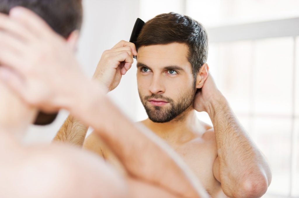 implante capilar en España - peine