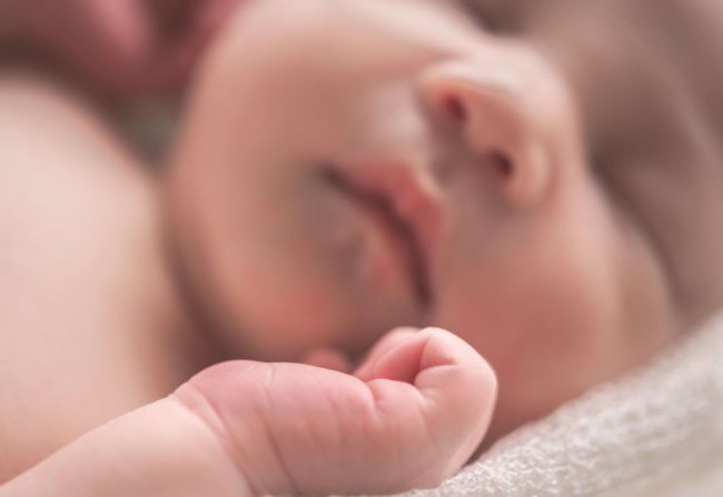 selección de sexo en Europa - bebe dormido