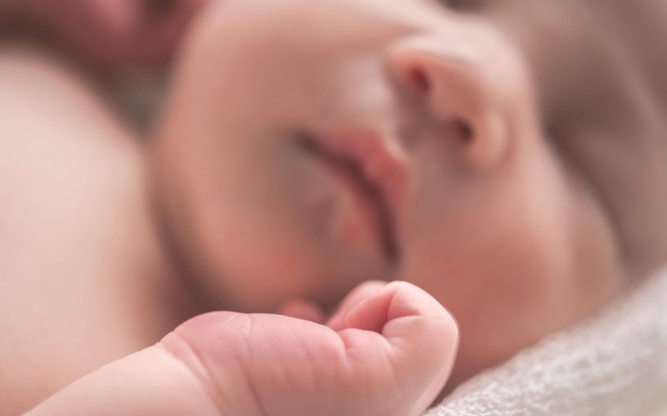 selección de sexo en Europa - bebe dormido