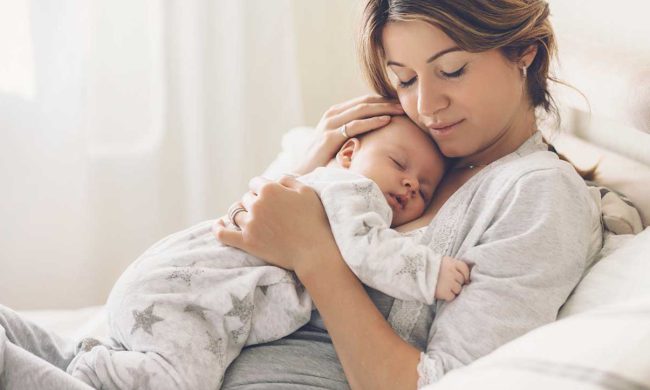 países que permiten la selección de sexo - mamá con bebé