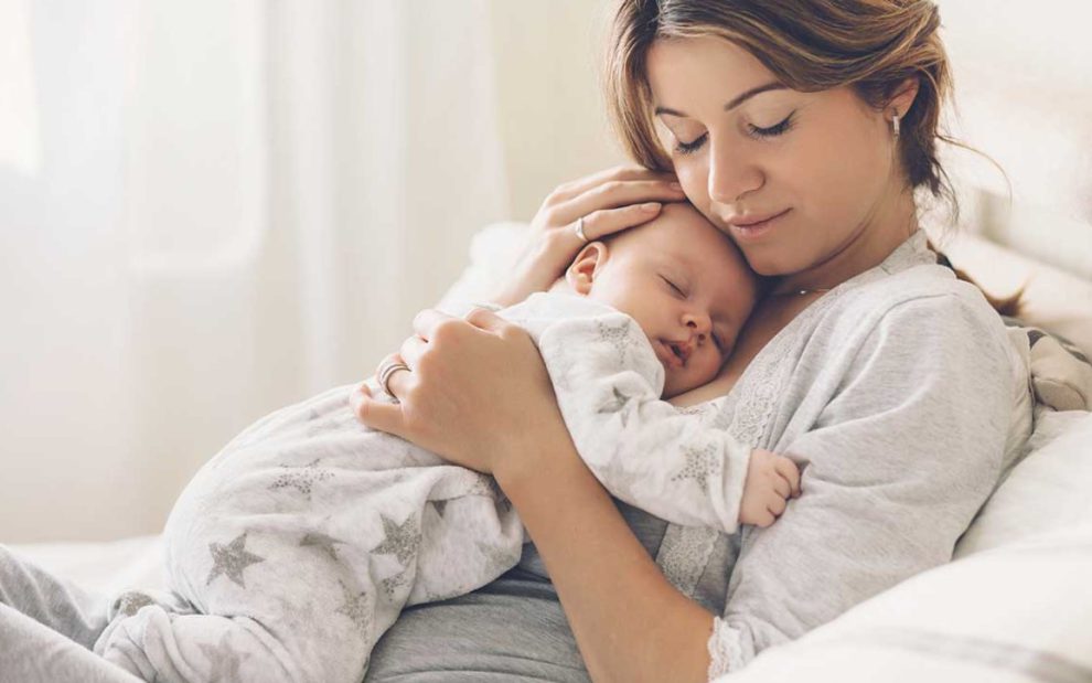 países que permiten la selección de sexo - mamá con bebé