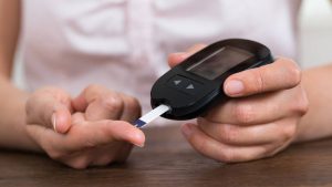 operación para diabetes tipo 2 en Europa - medidor de glucosa