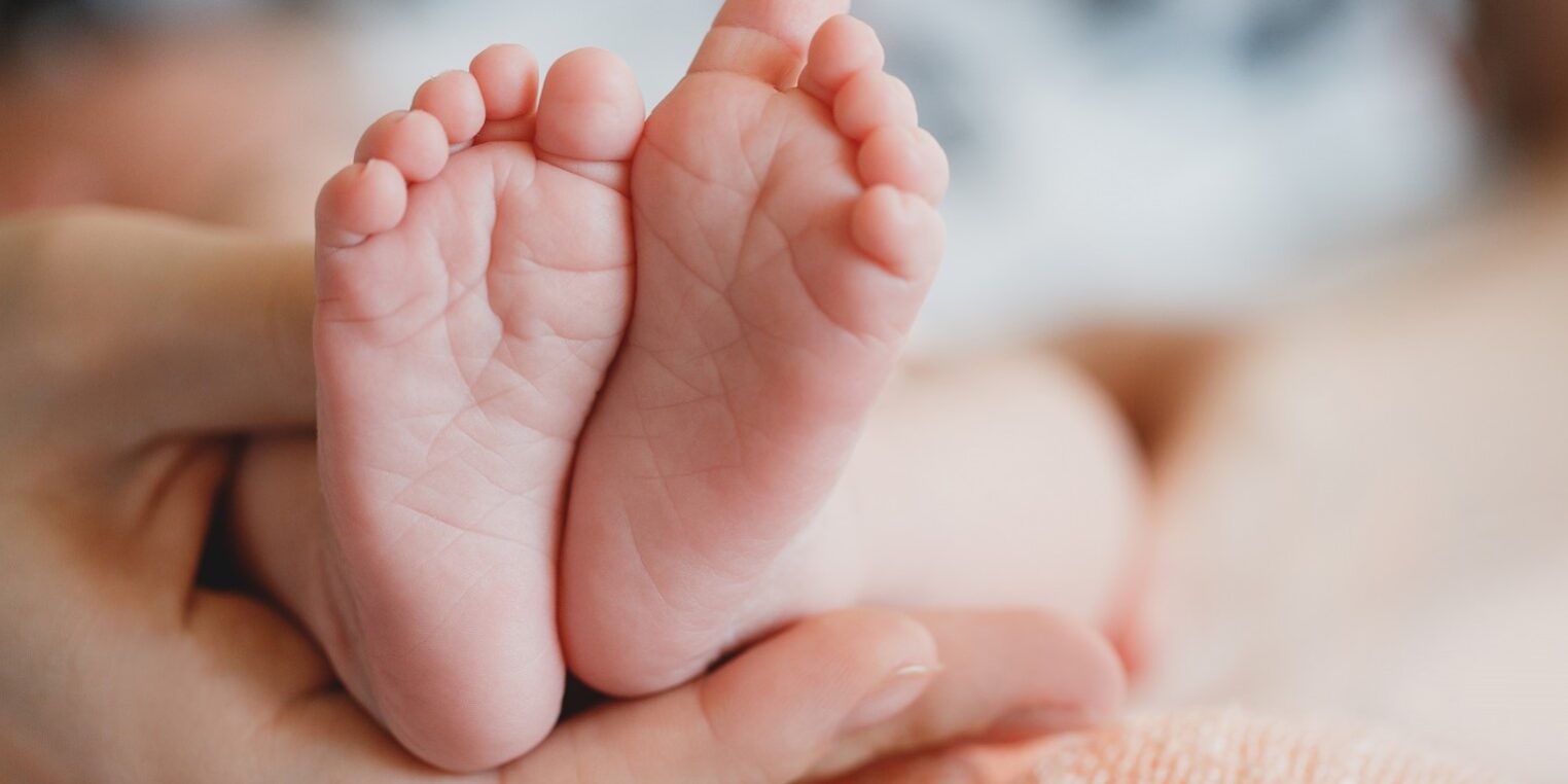 Gestación subrogada en Mexico - manos