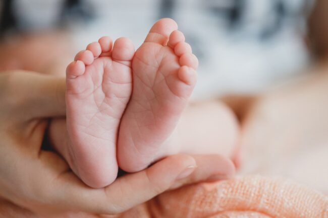 Gestación subrogada en Mexico - manos