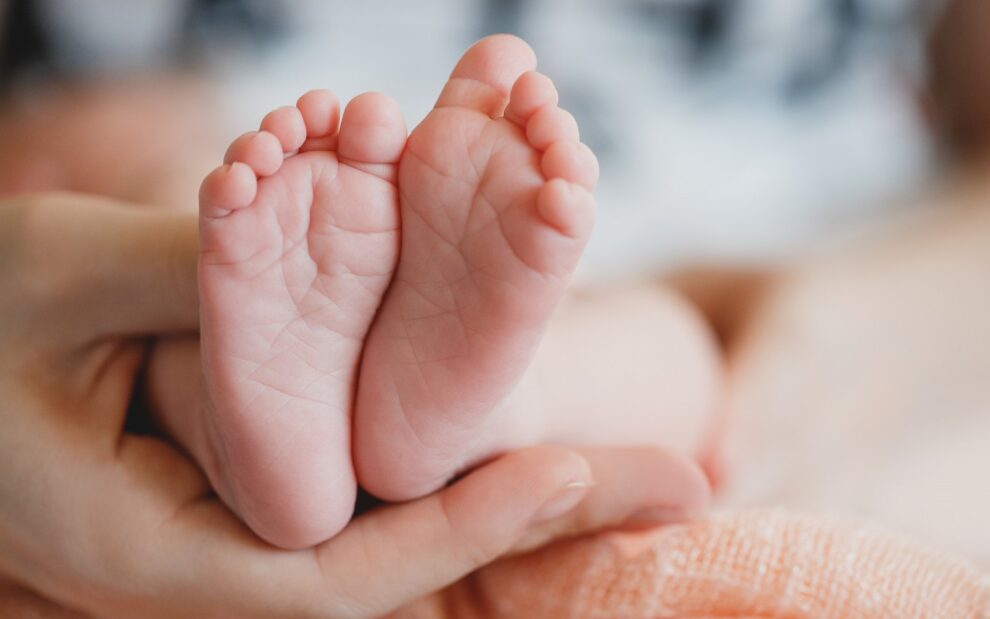 Gestación subrogada en Mexico - manos