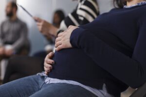 surrogate pregnancy in the USA - hands