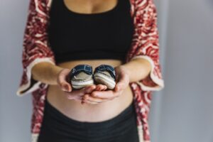 surrogate pregnancy in the USA - shoes