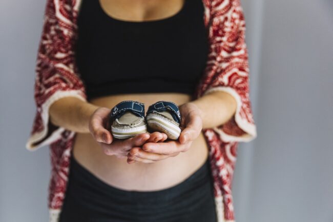 surrogate pregnancy in the USA - shoes